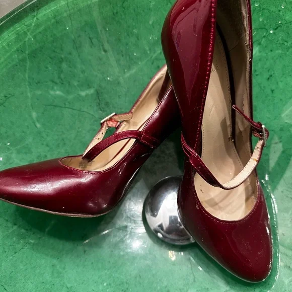 Saks fifth avenue shoes I good condition - Picture 5 of 6